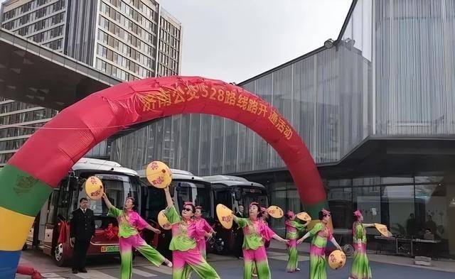 济南528路小巷公交开通 药山片区居民坐地铁方便了