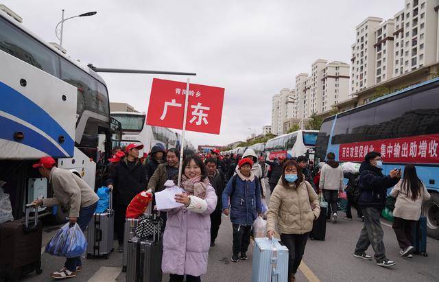 云南昭通：免费直通车 温暖务工人#