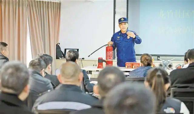 重庆日报新闻+评论 解说社区学院！