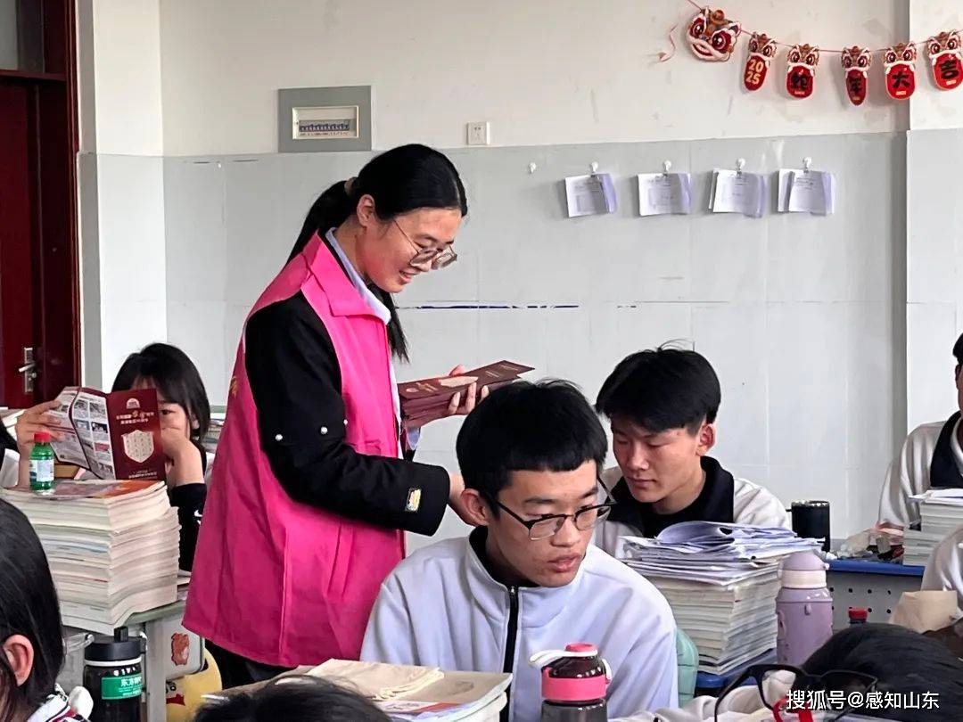 感知山东| 聊城东昌府区妇联开展“全民国家安全教育日”宣传活动
