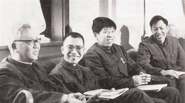 华罗庚有多了不起？只凭一条新闻，就破解了苏联军事机密
