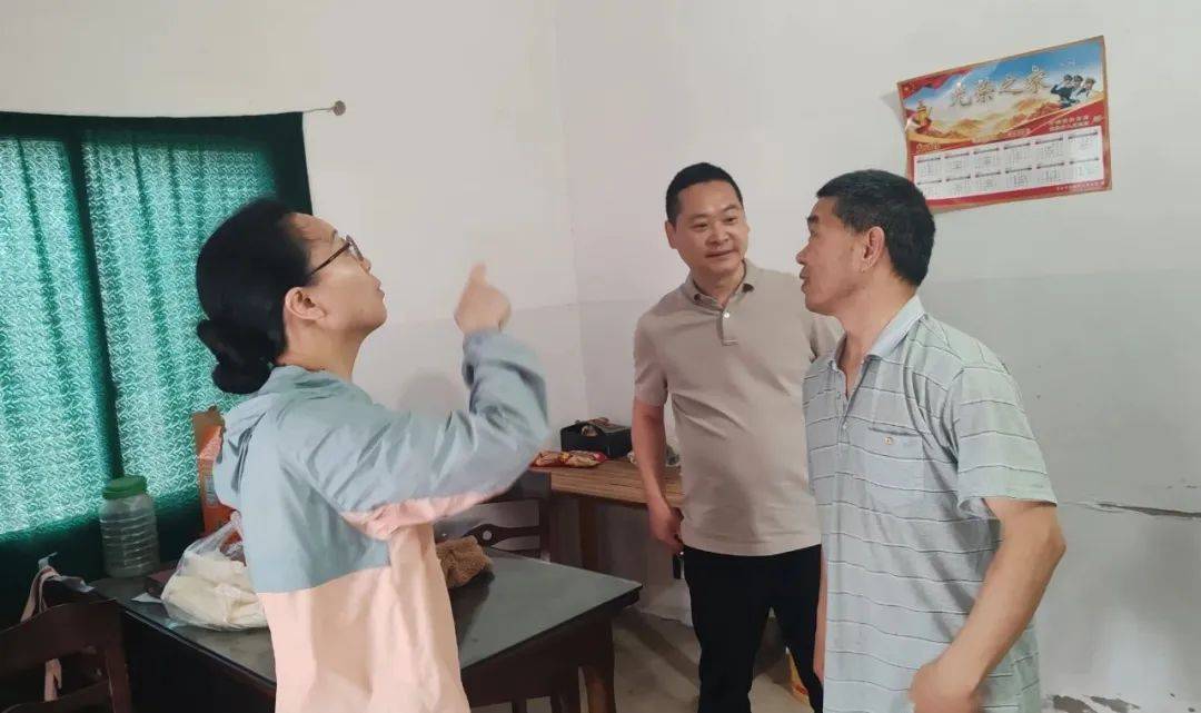 新闻特写：“雹”风袭城之后……