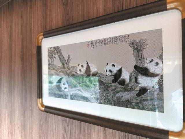 “熊猫专列·成都号”驶向新疆