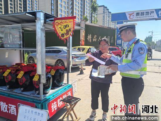河北衡水警方开展交通安全宣传活动