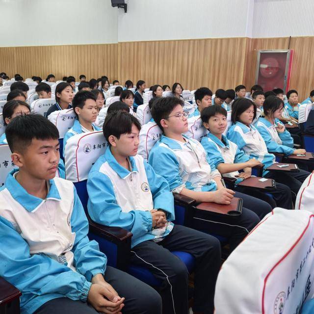 预防欺凌 向阳而生——阜阳市第二十九中学举办法治报告会