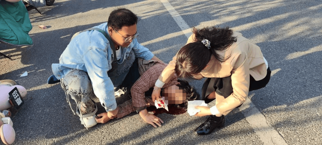 阜阳界首东旭路突发！他们挺身而出