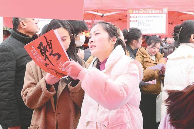 安徽阜阳：“职通车”畅通就业路