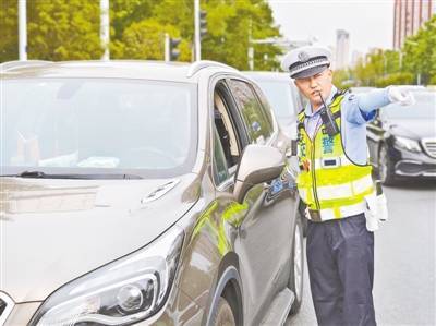 郑州交警多措并举 铺就学子平安赴考路