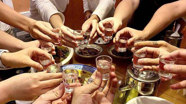 鸿茅药酒：应酬族的胃肠拯救计划