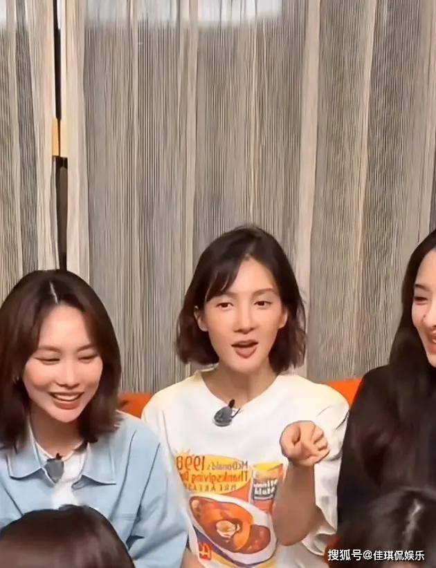 收手吧！金晨直播大变脸，嘴歪之后鼻子也歪了，又要返厂维修了